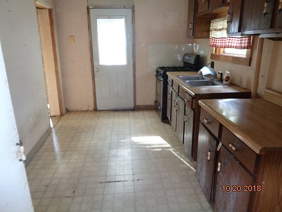 4th image of 3416 Montrose Ave