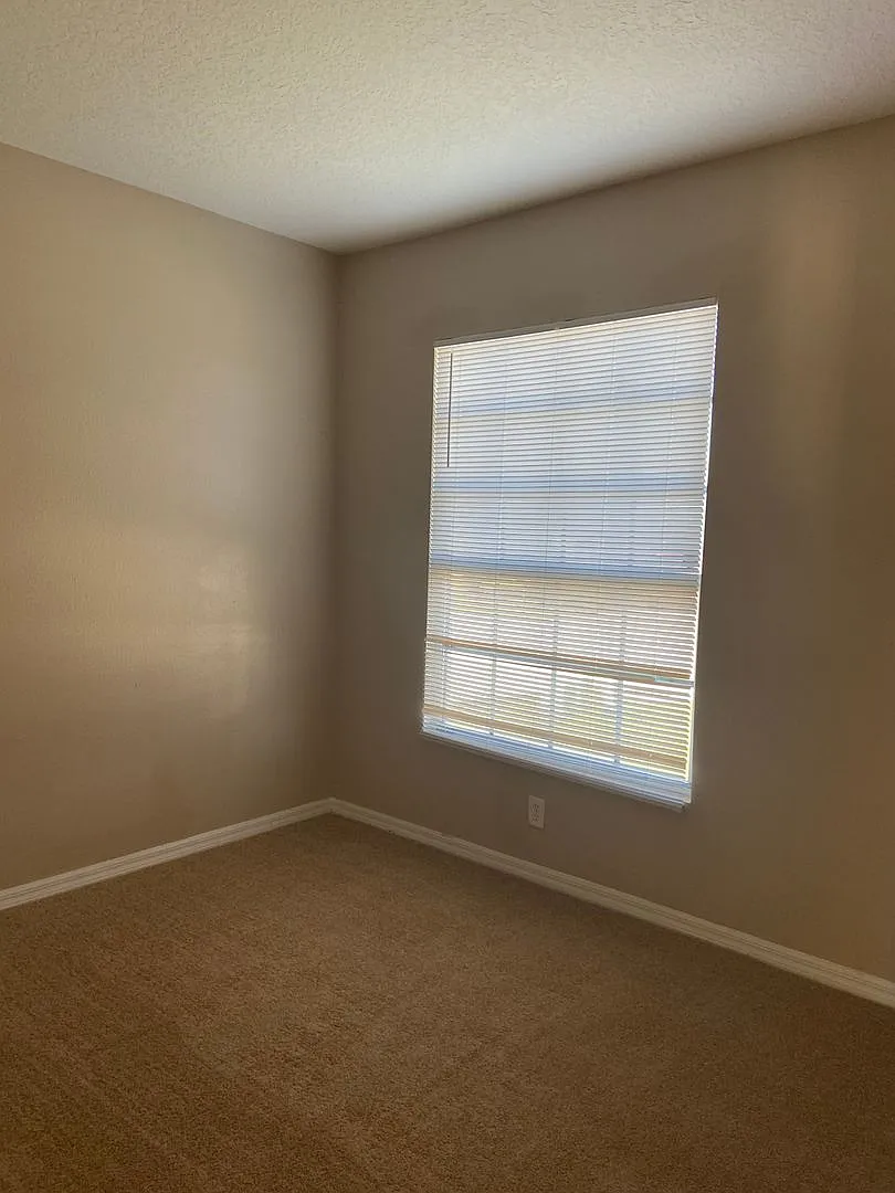 4 bed, 2.0 bath, 1323 sqft, $1,750 — Photo 4