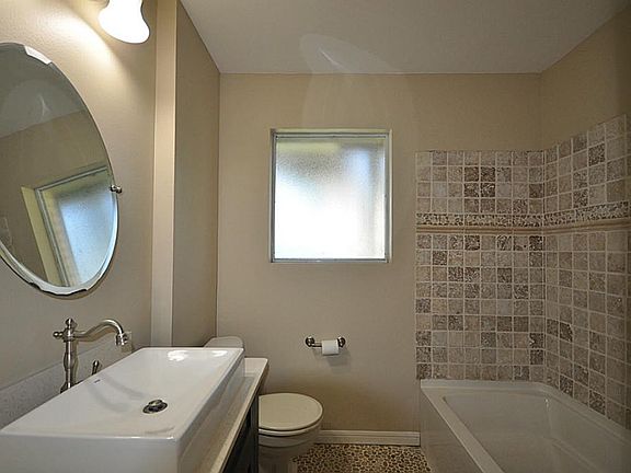 5th image of 1026 W Willis St