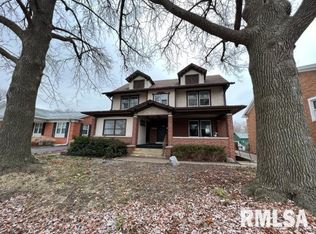 1620 S 6th St, Springfield, IL 62703