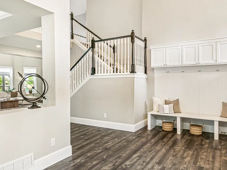 20214 E Lake Cir — Photo 3