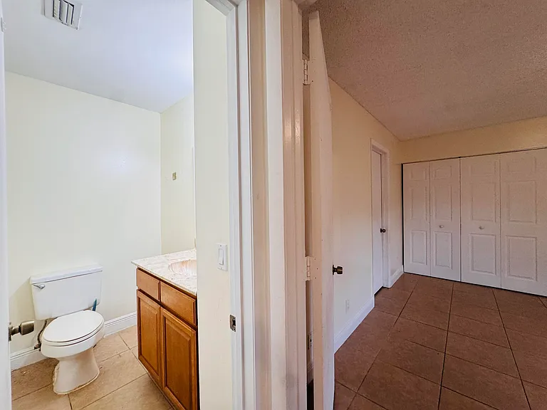 7 Crossings Cir #G — Photo 23