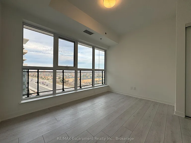 405 Dundas St W #721 — Photo 19