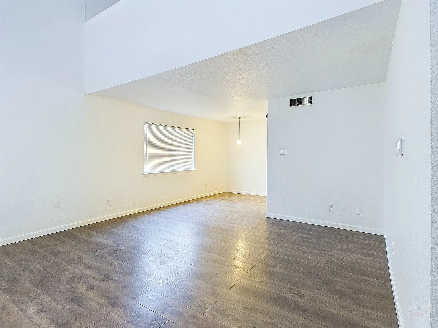 2124 Burton Dr — Photo 3