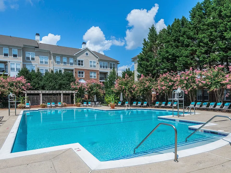 Huntington at King Farm apartments community photo