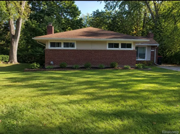 29358 Westbrook Pkwy, Southfield, MI 48076