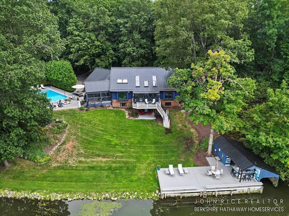 6155 Oakmont Lndg SE, Alto, MI 49302