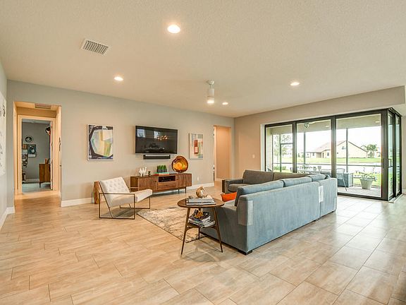 3rd image of 636 SE Monteiro Dr
