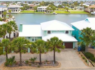 33 Blue Heron Dr, Rockport, TX 78382