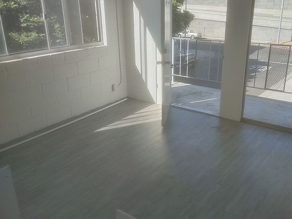 5th image of 1601-1609 Beloit Ave #30