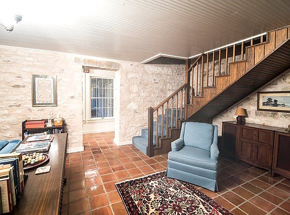 5th image of 202 Primrose Ln
