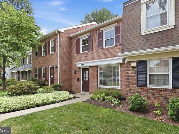 3rd image of 674 Azalea Dr #5