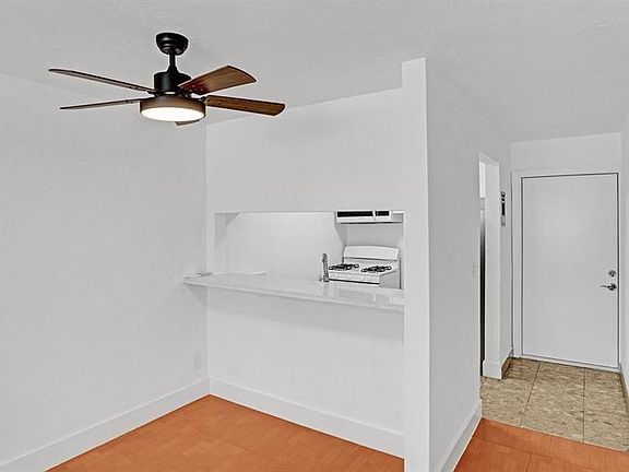 2nd image of 505 NE 30th St #Penthouse 2