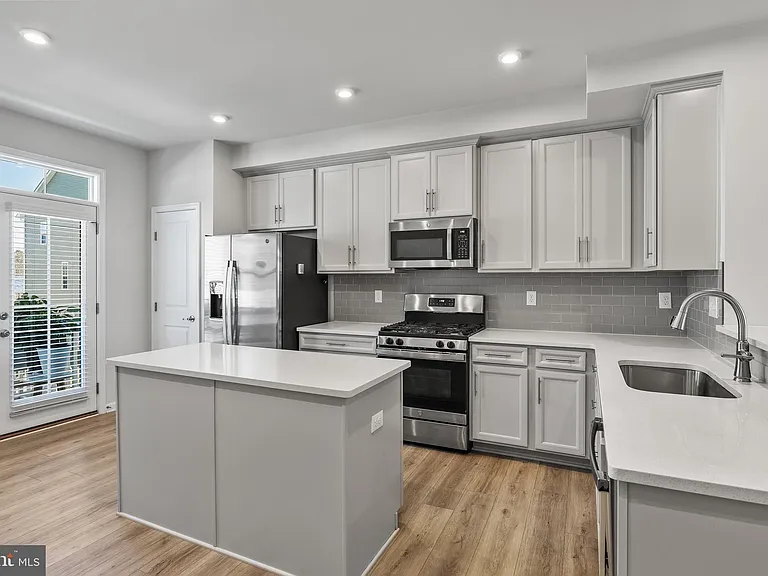 24 Sidney Ln — Photo 14