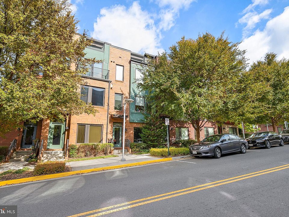 1st image of 3006 District Ave