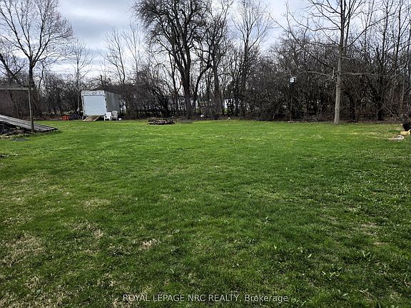 3rd image of 751 Bowen Rd