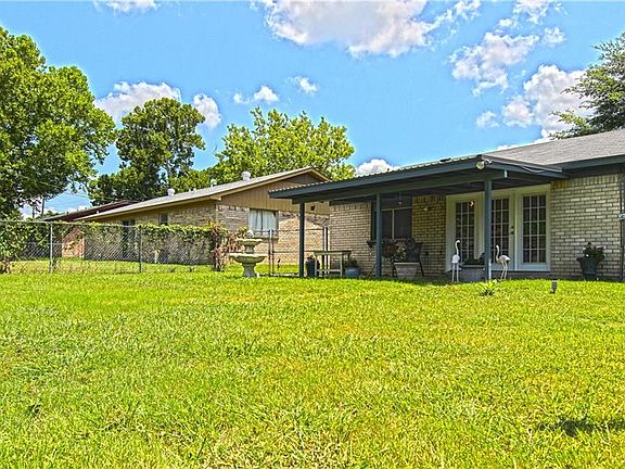 4th image of 1206 Clark Cir