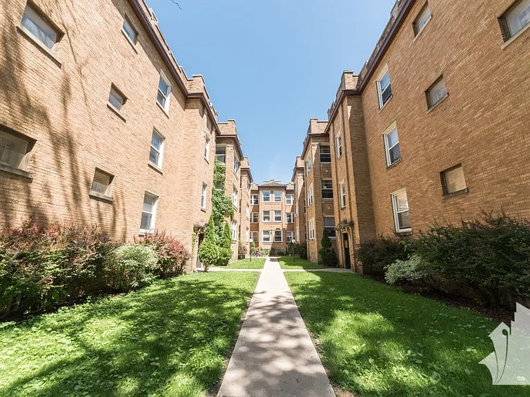 5043-59 N Damen Ave #5061-2E — Photo 1