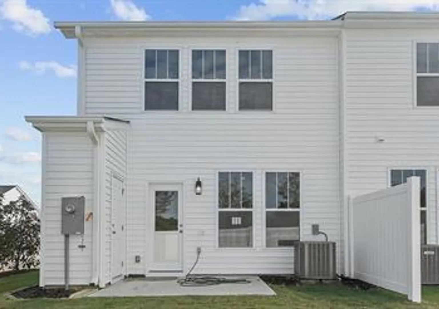 Beautiful 3/2.5 Townhome Move in Ready! — Photo 2