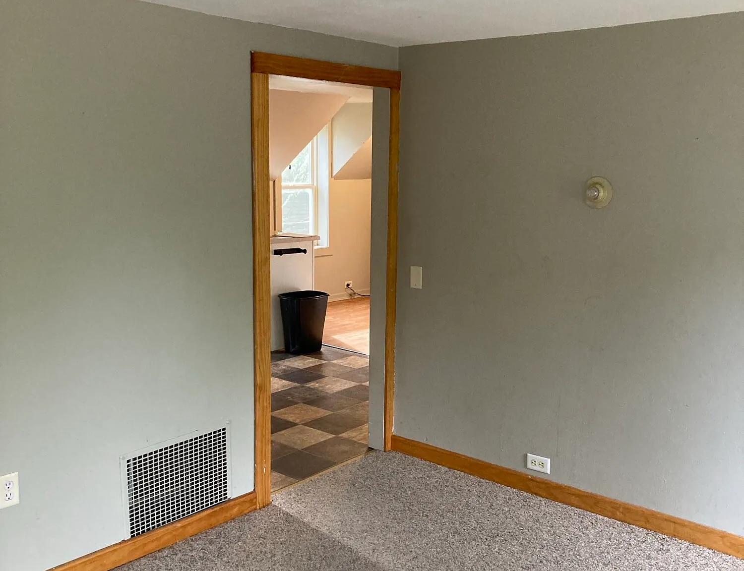 2 bed, $1,100 — Photo 4