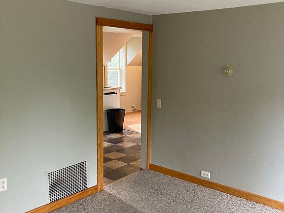 4th image of 301 1/2 S 2nd St