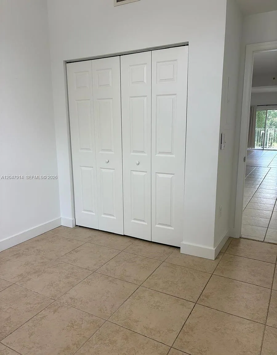 Arissa Place Condo — Photo 4
