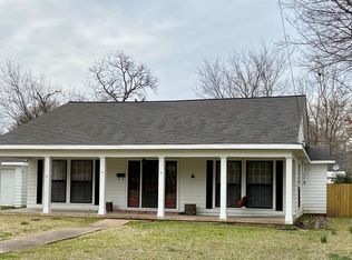 511 E 9th St, Bonham, TX 75418