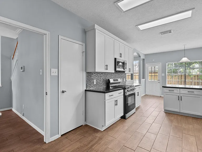4915 Stone Harbor Dr — Photo 14