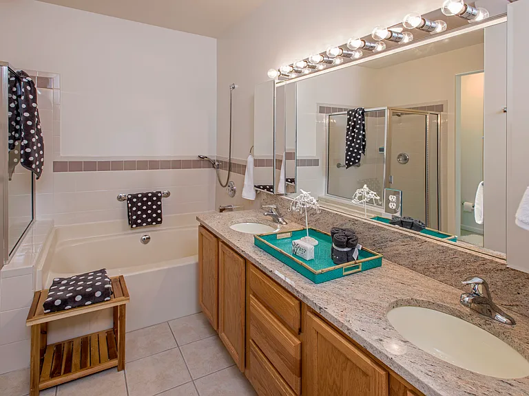 Westmount Apartments — Photo 40