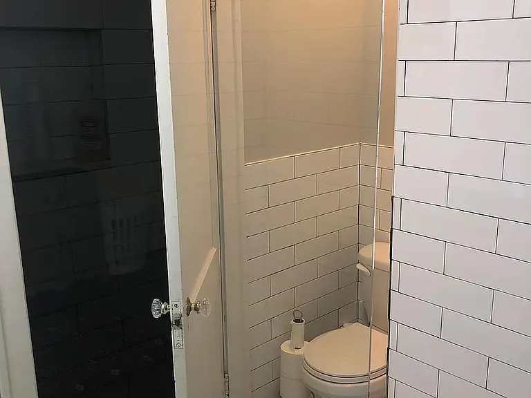 211 W 51st St #1 — Photo 16