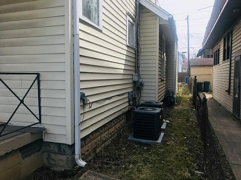 2067 Sullivant Ave — Photo 3