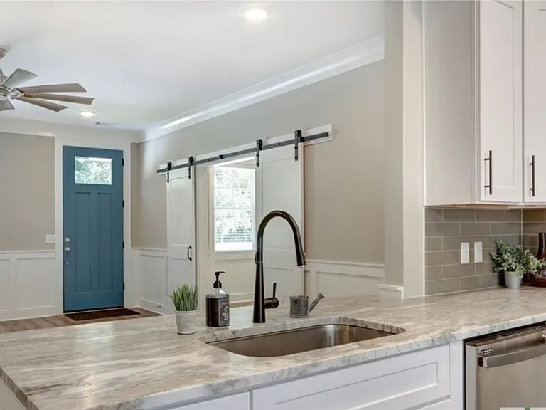 2203 Downing Ave — Photo 5