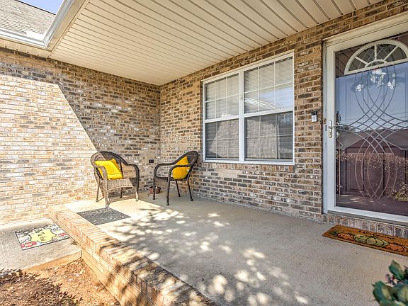 3rd image of 710 Drakewood Ln