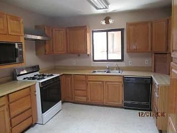 4th image of 657 W 15th Ave