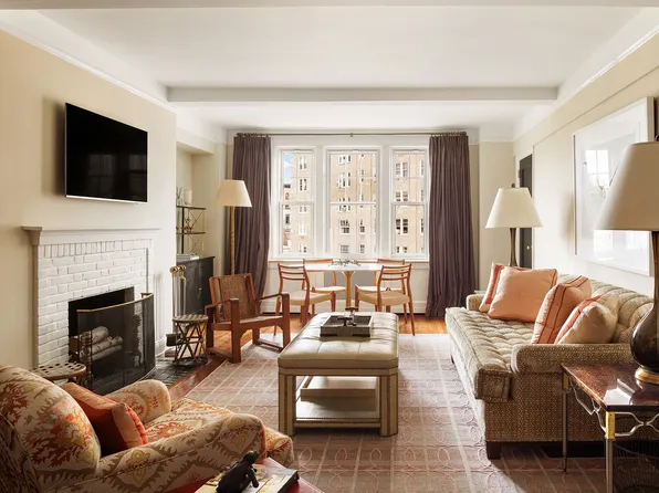 302 West 12th Street image 2 of 13