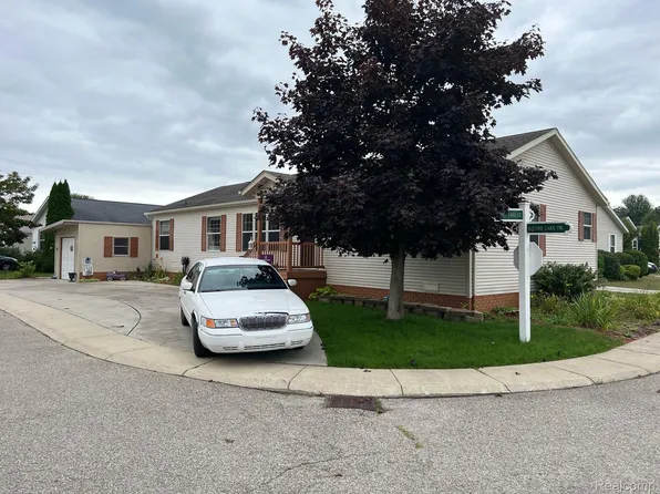 6196 Green Lake Ct, Smiths Creek, MI 48074