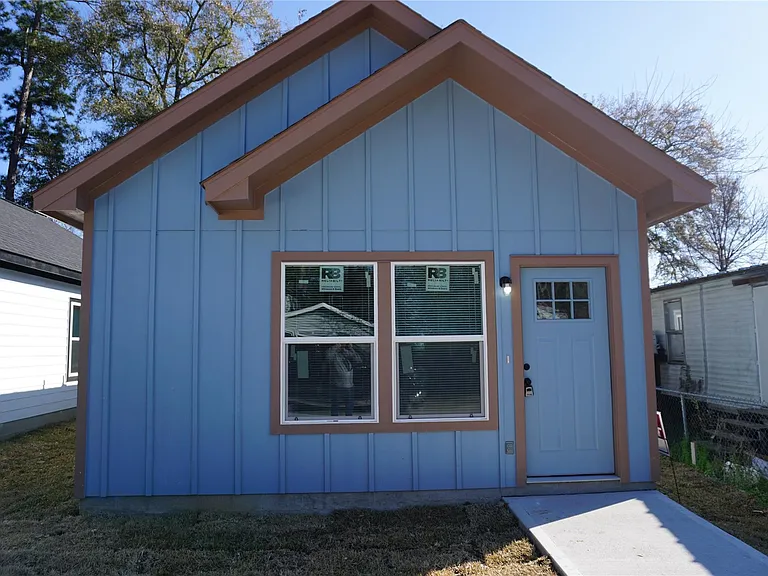 10088 Calandar — Photo 1