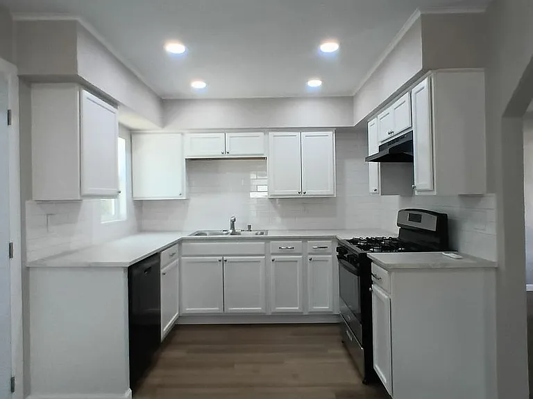 404 Mid America Blvd — Photo 11