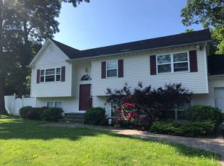 150 Lower Rocky Point Rd, Sound Beach, NY 11789