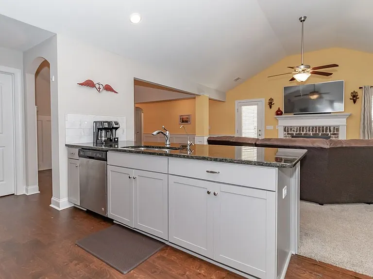 2112 Kinsale Ave — Photo 18