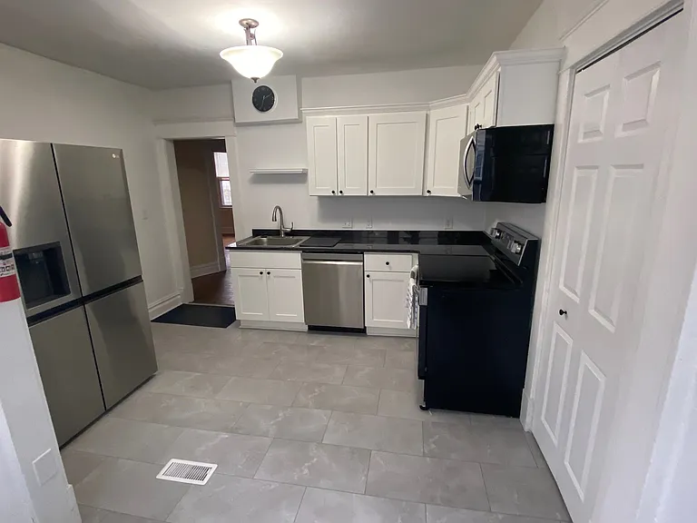 1431 Lafayette Blvd — Photo 9
