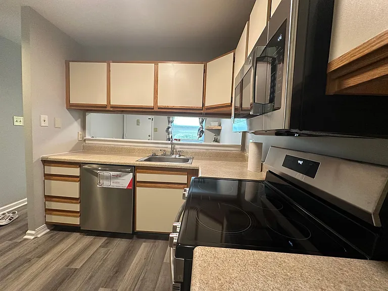 1338 W Wyomissing Ct #F — Photo 5