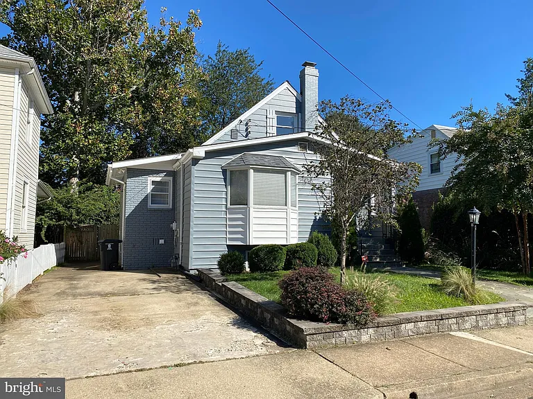 323 S Adams St — Photo 44