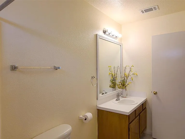 19330 Larissa Dr — Photo 11