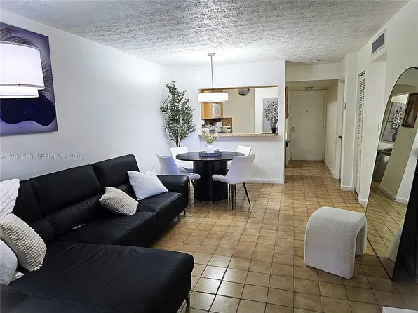 6070 W 18th Ave APT 306, Hialeah, FL 33012