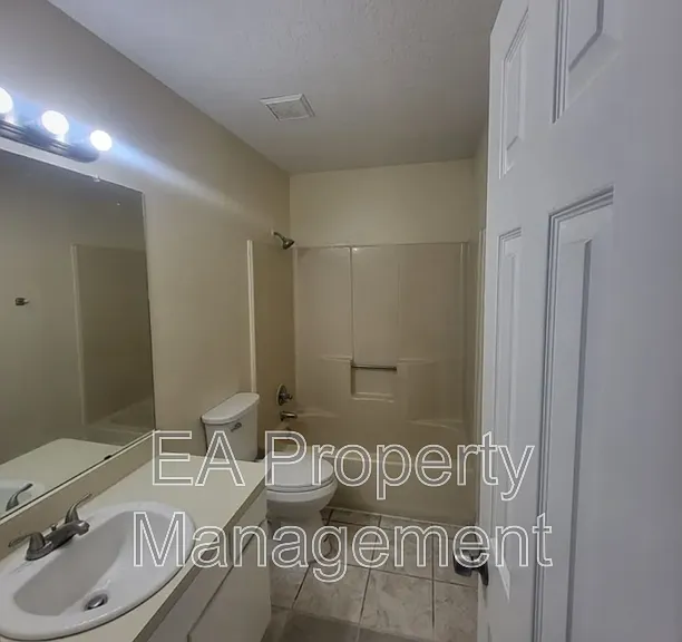 1220 Rosemont Ave NW — Photo 9