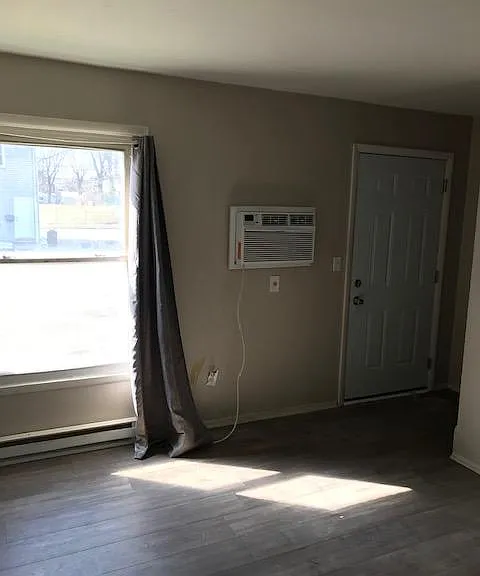 55 E York St — Photo 7