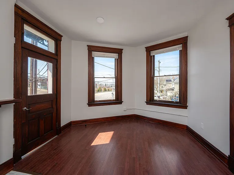 1740 Brewster Ave — Photo 23
