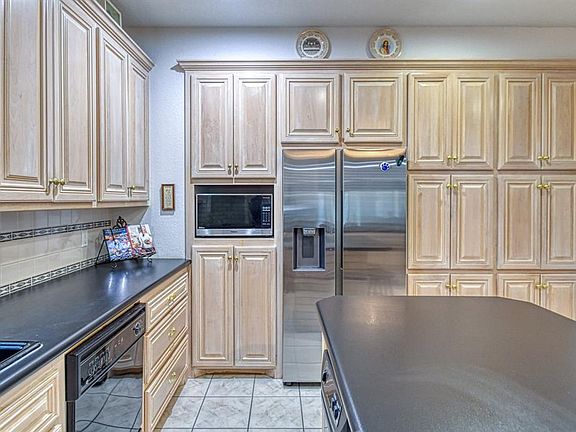 3rd image of 3617 Hampton Ct