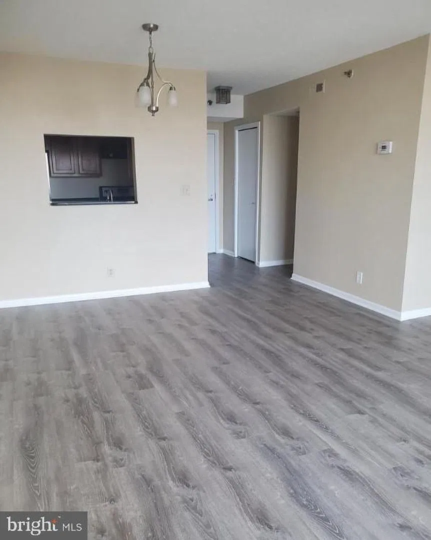 Discover the perfect blend of comfort, convenience, and modern style in this charming 1 bedroom, ... — Photo 4